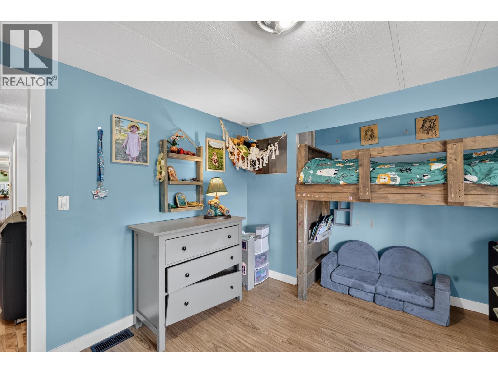 9961 HOLLY STREET - Image 23