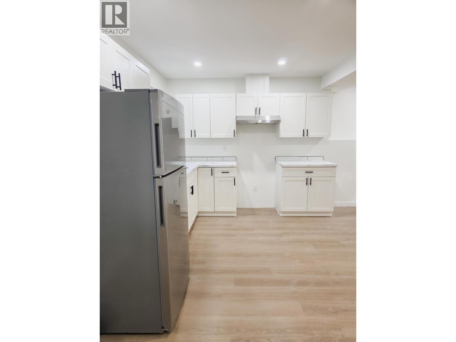 2260 VICTORIA STREET - 11