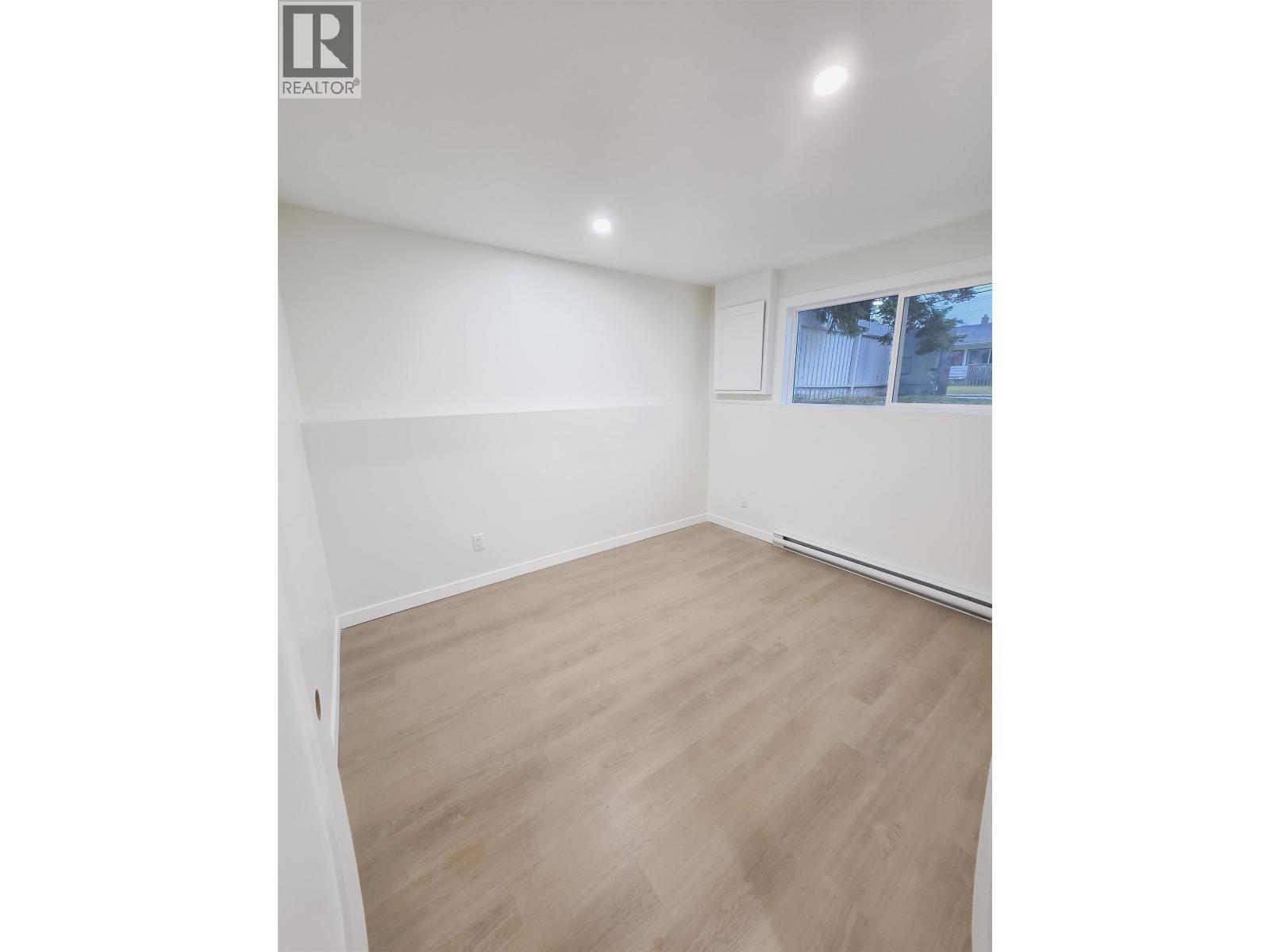 2260 VICTORIA STREET - 12