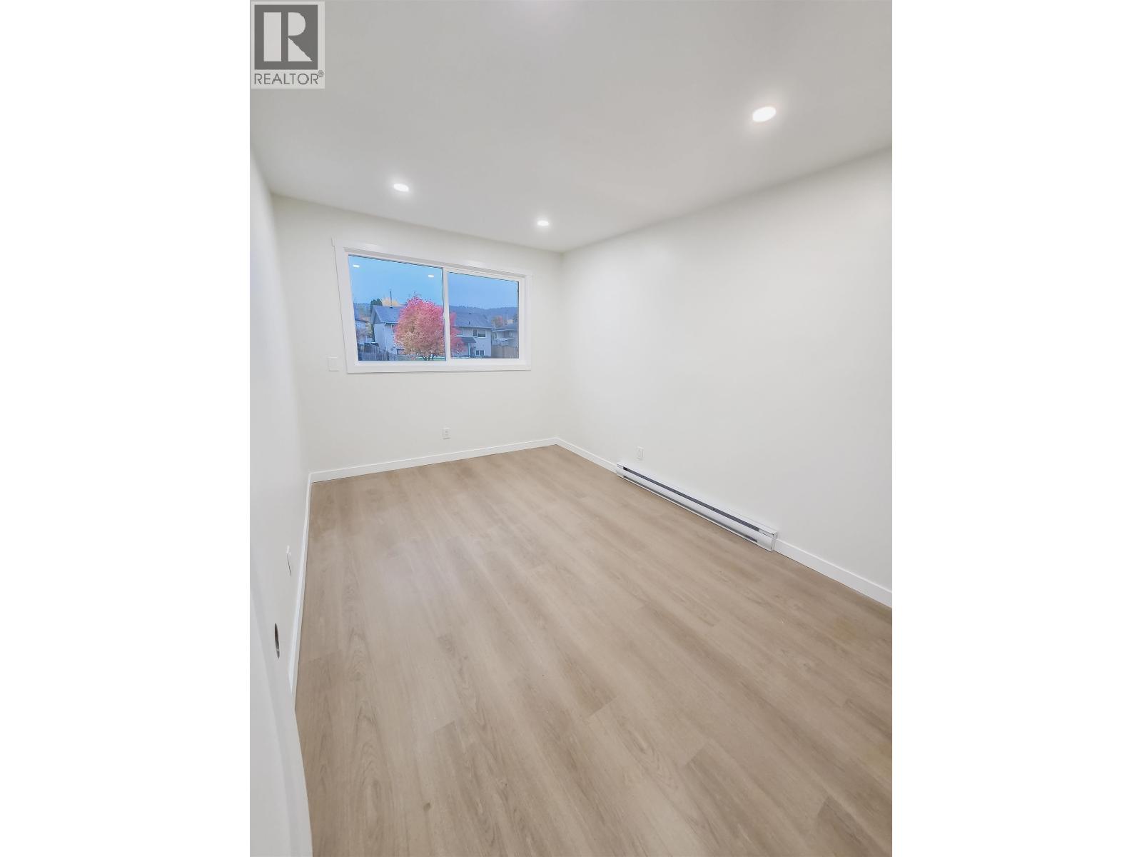 2260 VICTORIA STREET - 14