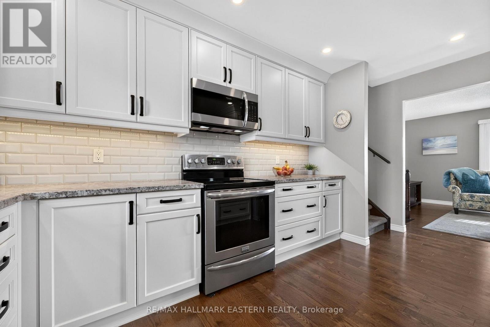 2296 Kawartha Heights Boulevard — photo 17