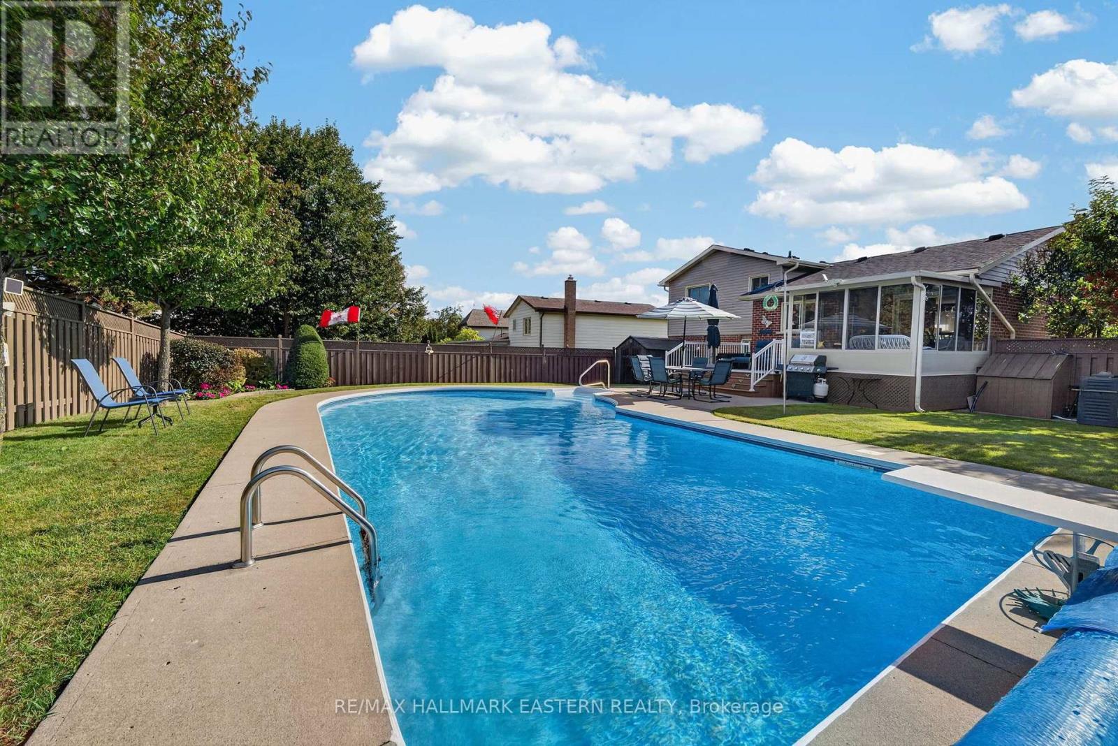 2296 Kawartha Heights Boulevard — photo 33