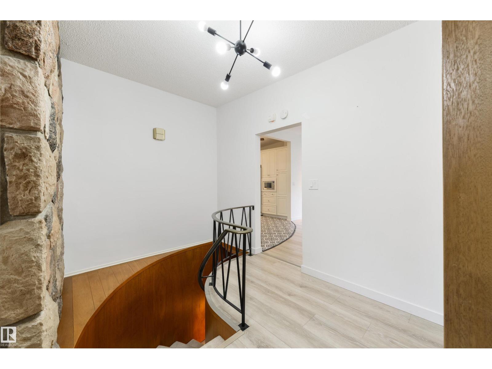 24 VALLEYVIEW CR NW - 24