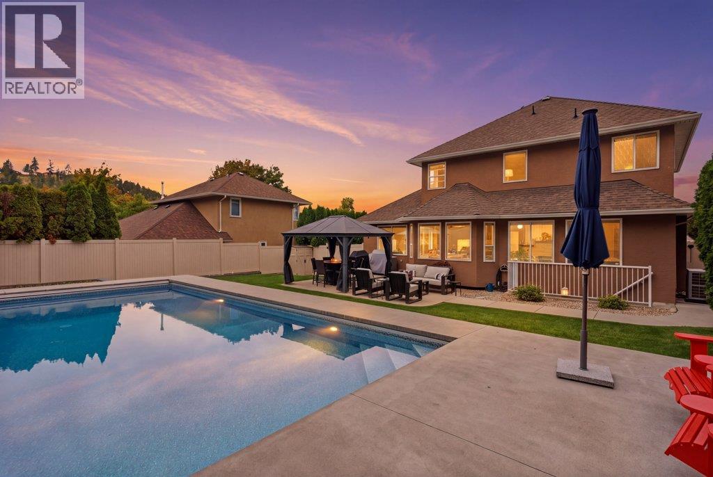 2097 Lillooet Crescent - 16