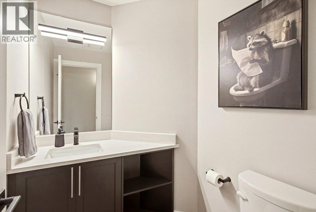 2097 Lillooet Crescent - 32