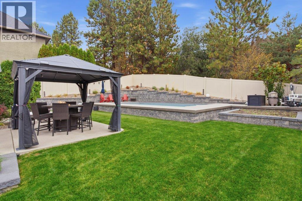 2097 Lillooet Crescent - 17