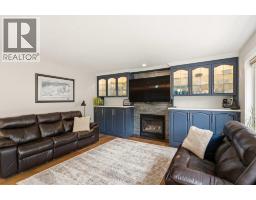 Living room - 2097 Lillooet Crescent, Kelowna, BC V1V1Y2 Photo 12