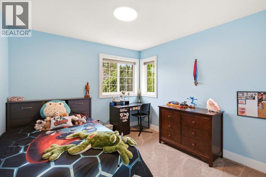 2097 Lillooet Crescent - 29