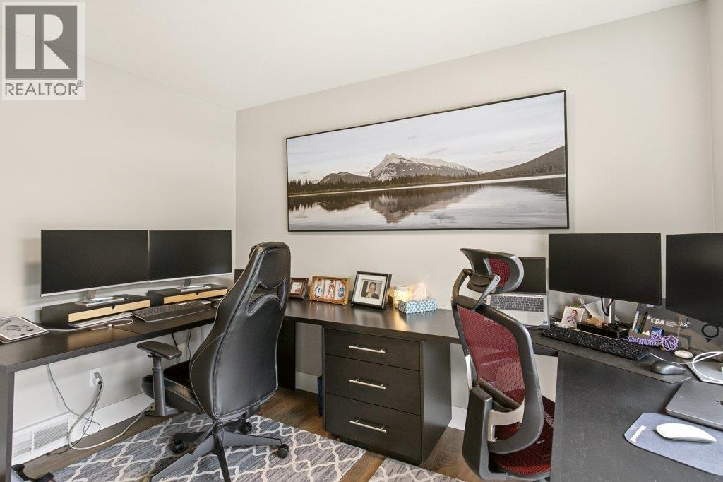 2097 Lillooet Crescent - 36