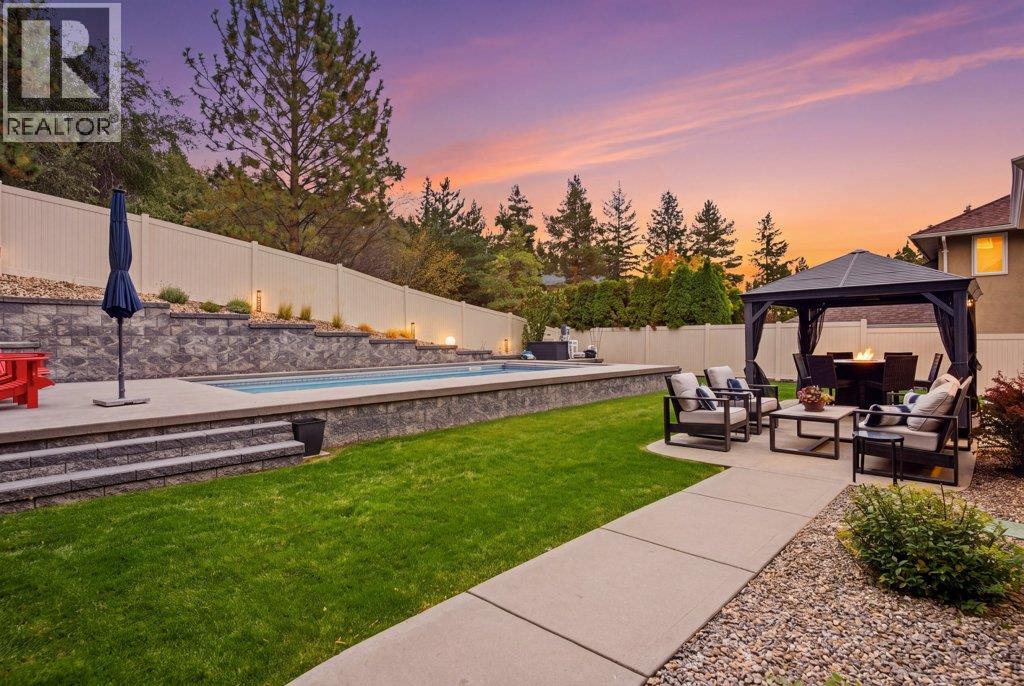 2097 Lillooet Crescent - 41
