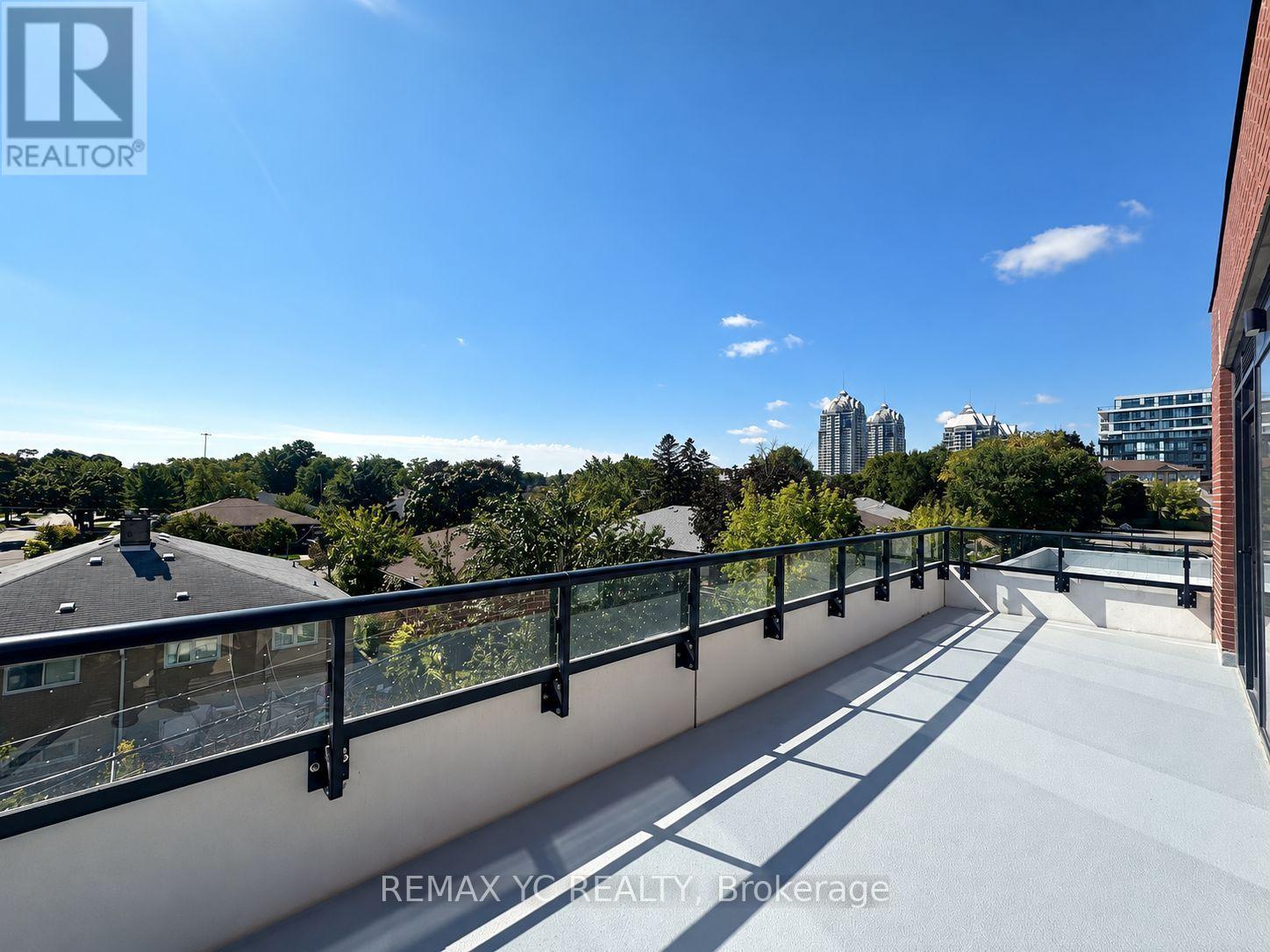 699 Sheppard Avenue East — photo 10
