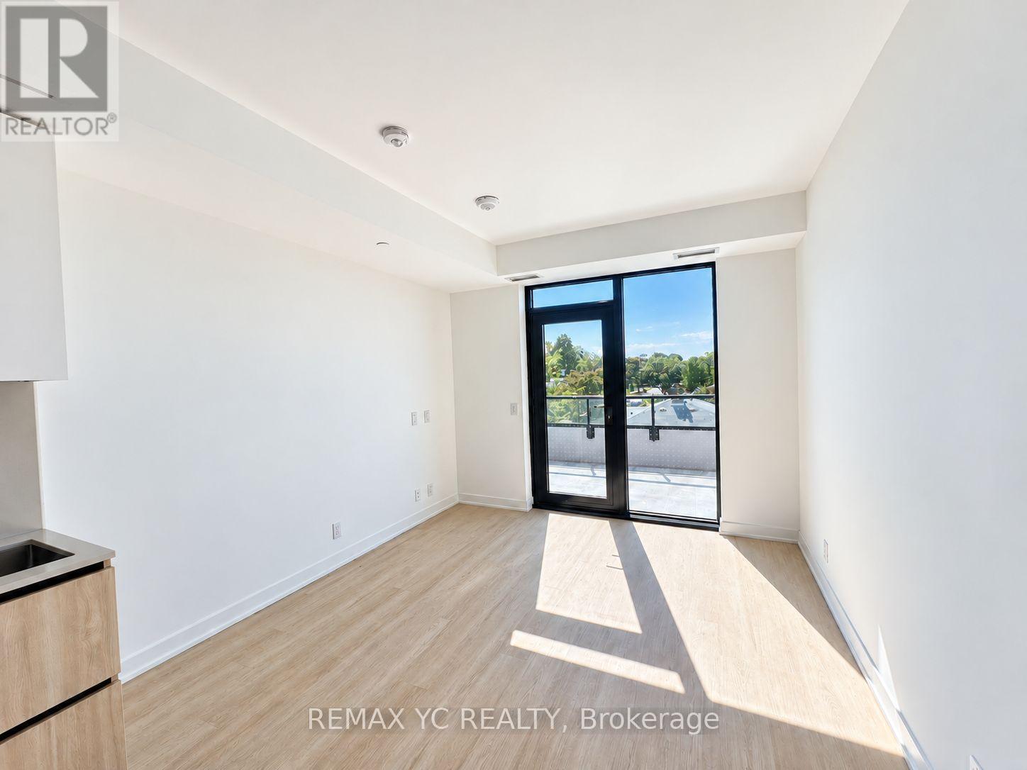 699 Sheppard Avenue East — photo 4