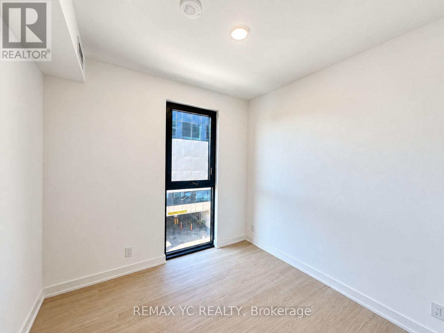 699 Sheppard Avenue East — photo 7