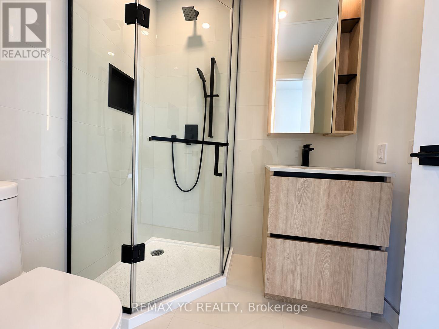 699 Sheppard Avenue East — photo 8