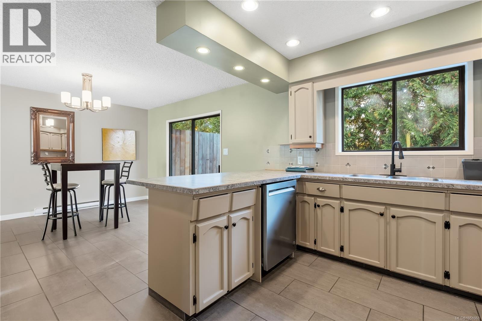 1258 Rupert Rd - 3