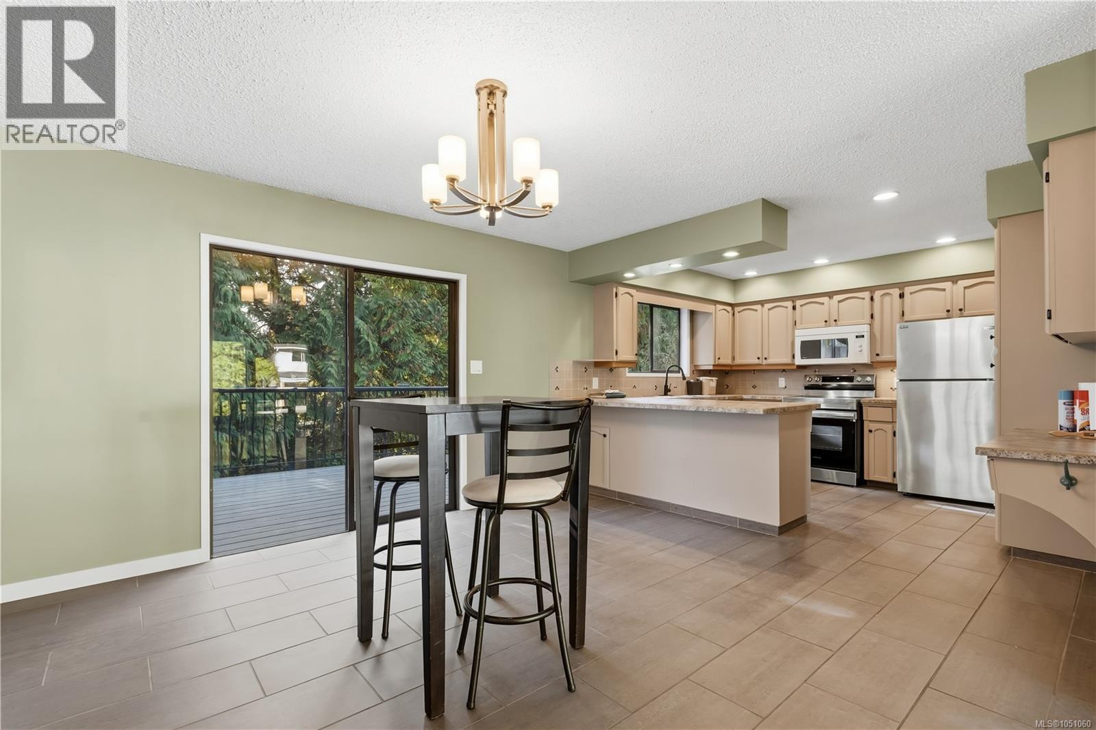 1258 Rupert Rd - 17