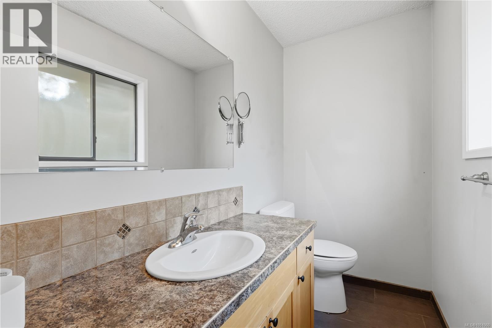1258 Rupert Rd - 24