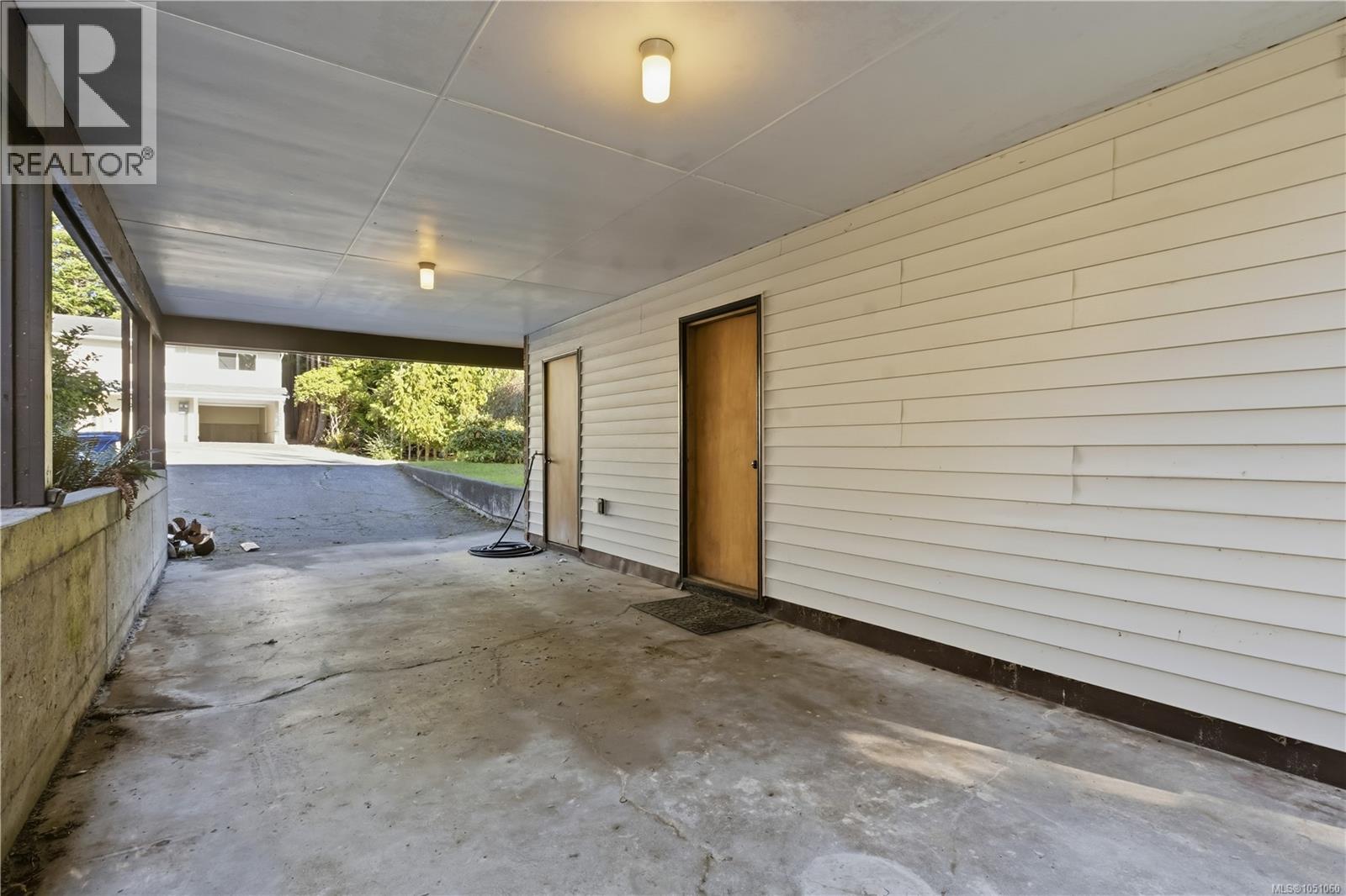 1258 Rupert Rd - 33