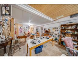 Laundry room - 2510 Cooke Avenue, Rossland, BC V0G1Y0 Photo 10