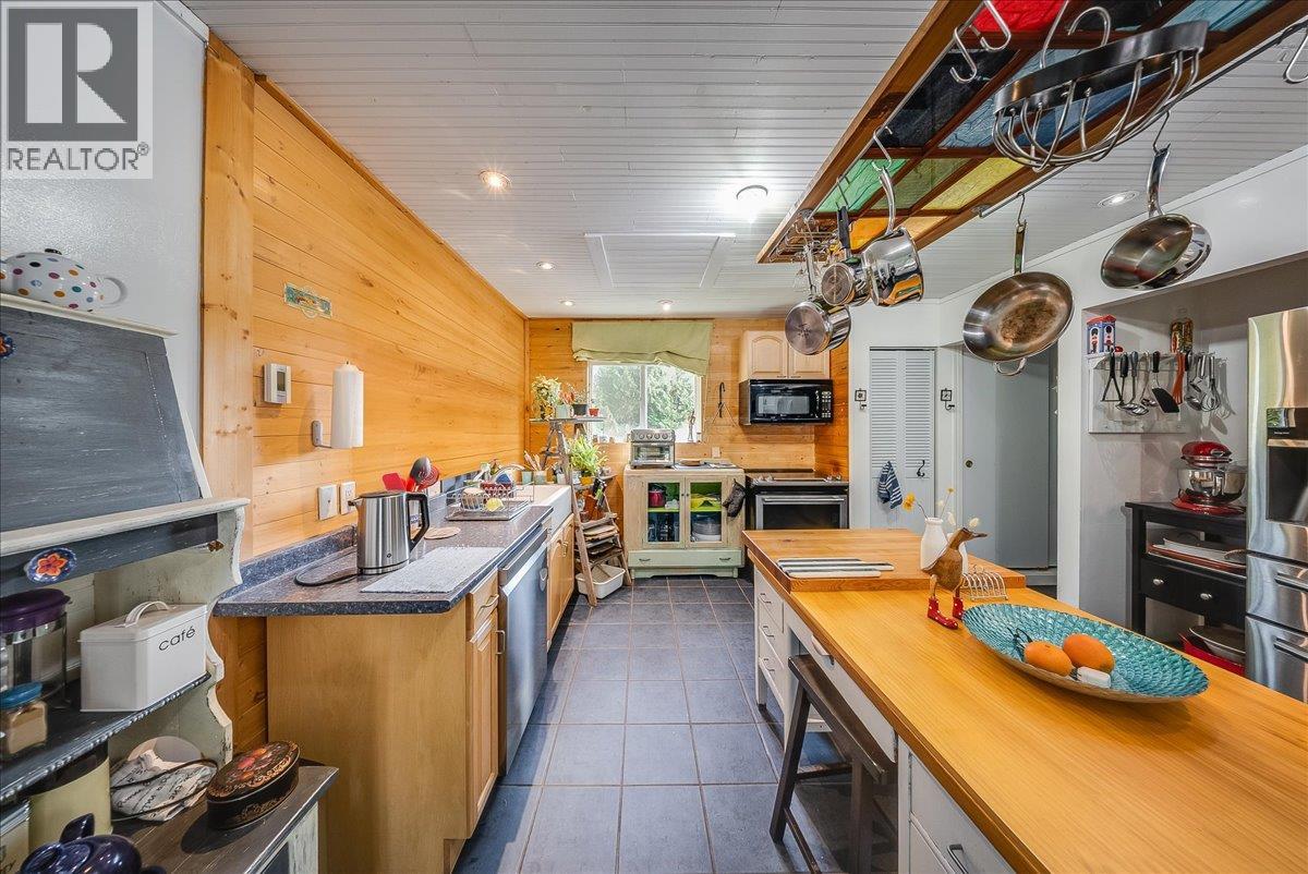 2510 Cooke Avenue, Rossland - Image 1
