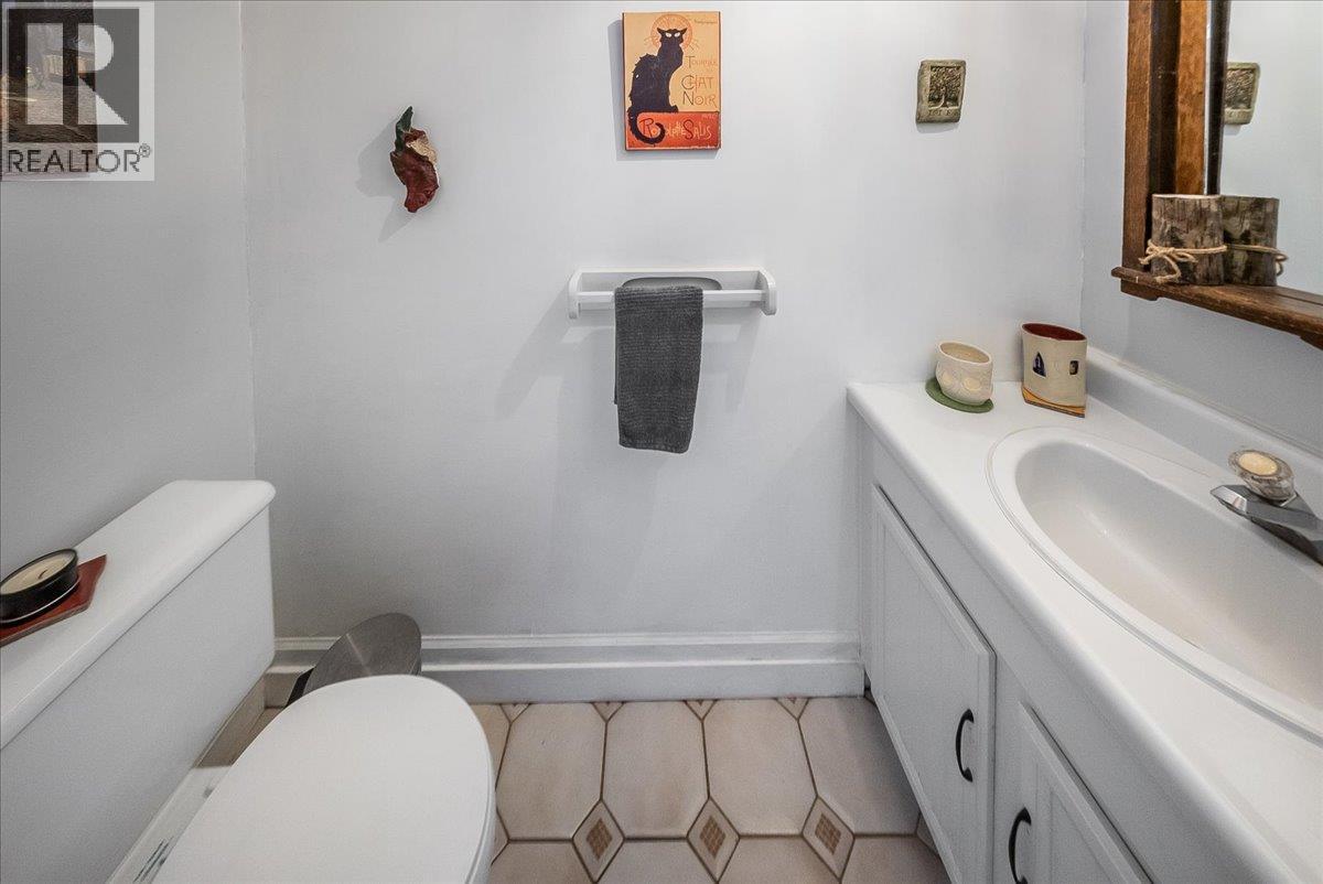 2510 Cooke Avenue, Rossland - Image 1
