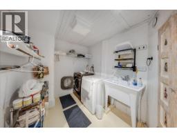 Foyer - 2510 Cooke Avenue, Rossland, BC V0G1Y0 Photo 13