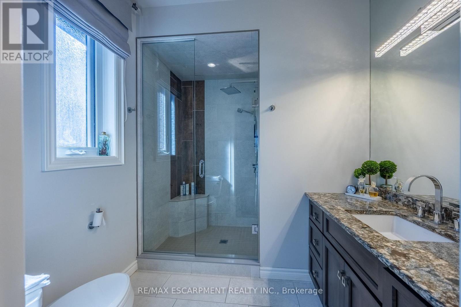 135 NEW LAKESHORE ROAD - 23
