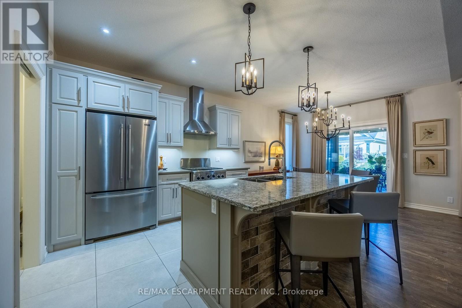 135 NEW LAKESHORE ROAD - 9