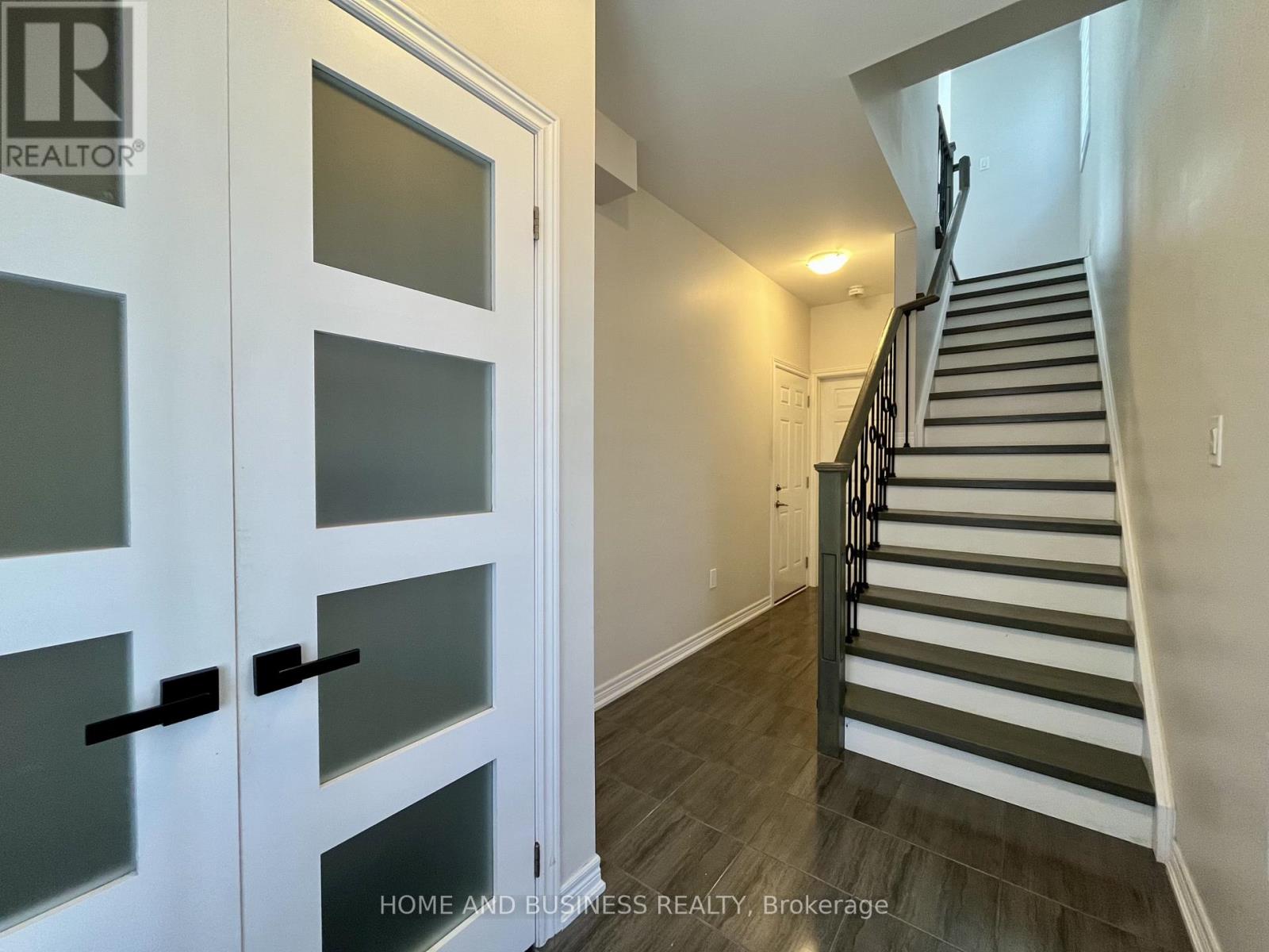 27 Walters Lane, Grimsby, ON photo 4