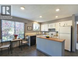 5619 Trail Avenue, Sechelt, BC V0N3A0 Photo 6