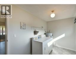 5619 Trail Avenue, Sechelt, BC V0N3A0 Photo 8