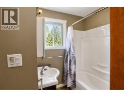 Primary Bedroom - 195 Lerose Street, Trail, BC V1R3L7 Photo 11