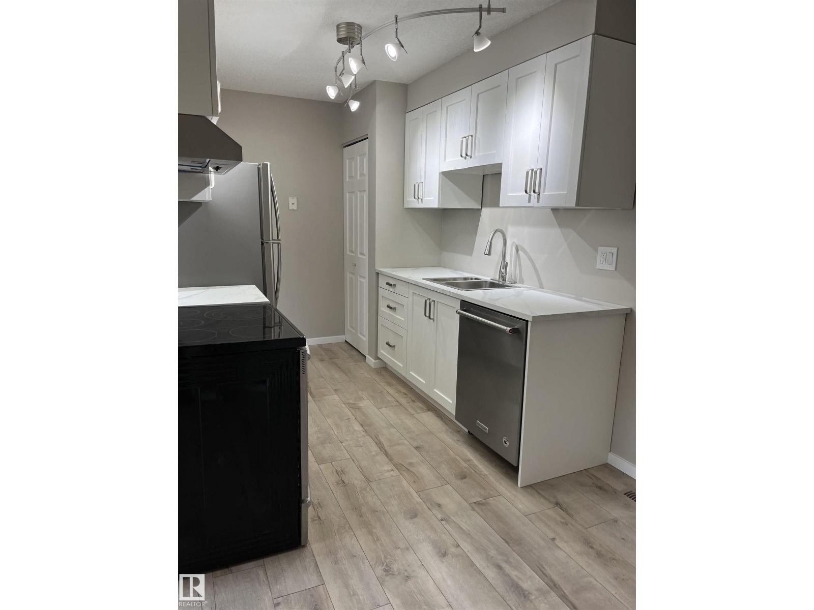 #10 14130 80 ST NW - 1