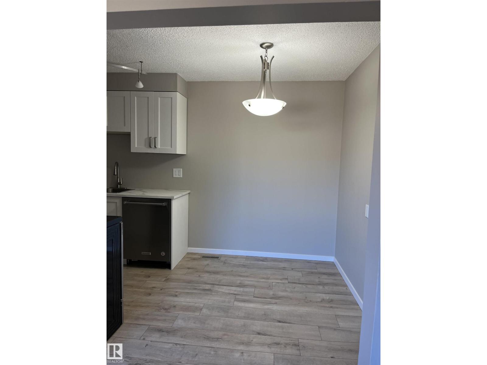 #10 14130 80 ST NW - 16