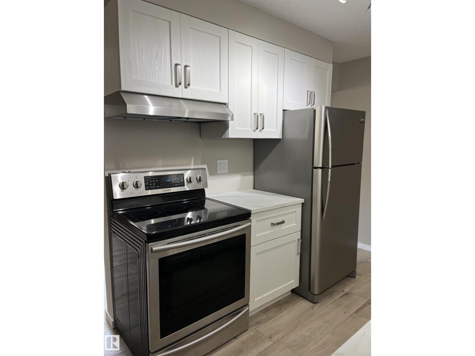 #10 14130 80 ST NW - 2