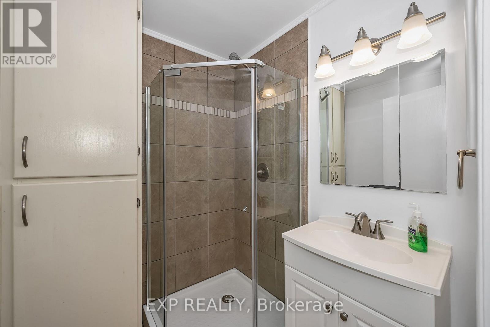 557 GLENVIEW ROAD - Image 11