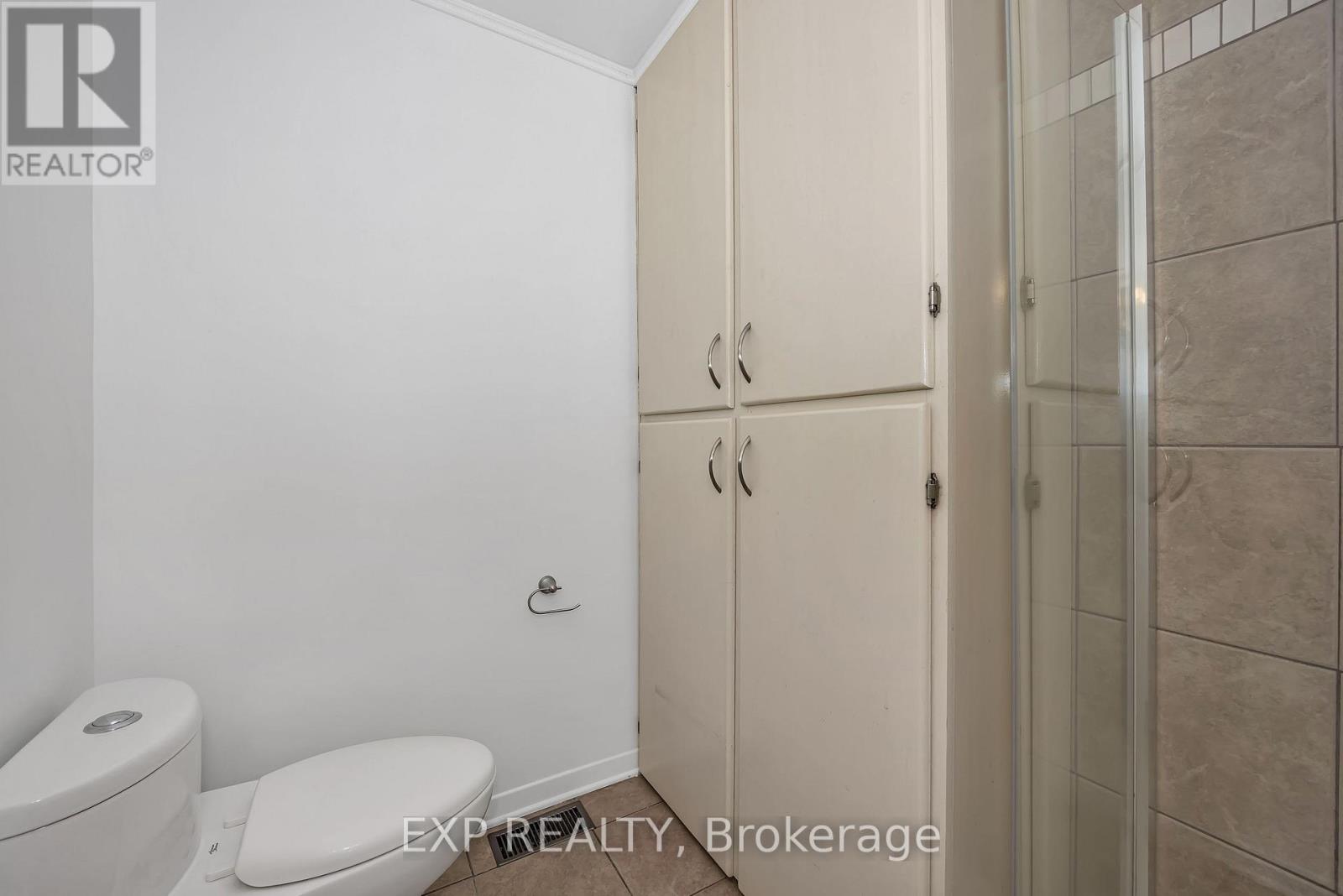 557 GLENVIEW ROAD - Image 12