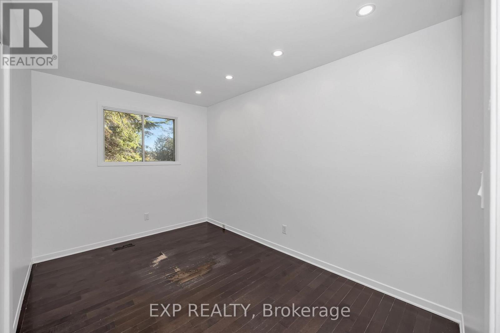 557 GLENVIEW ROAD - Image 19