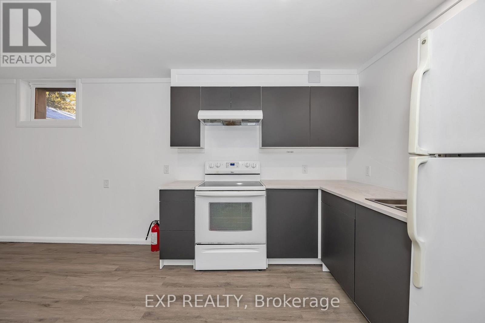 557 GLENVIEW ROAD - Image 22