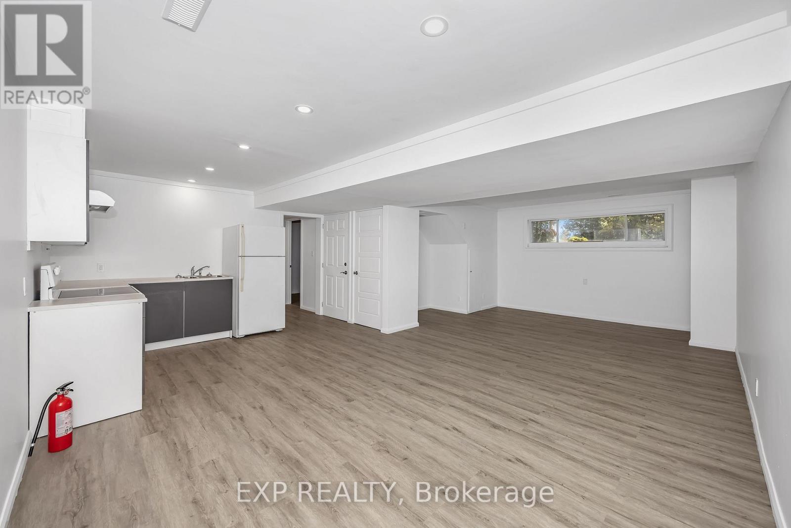 557 GLENVIEW ROAD - Image 23