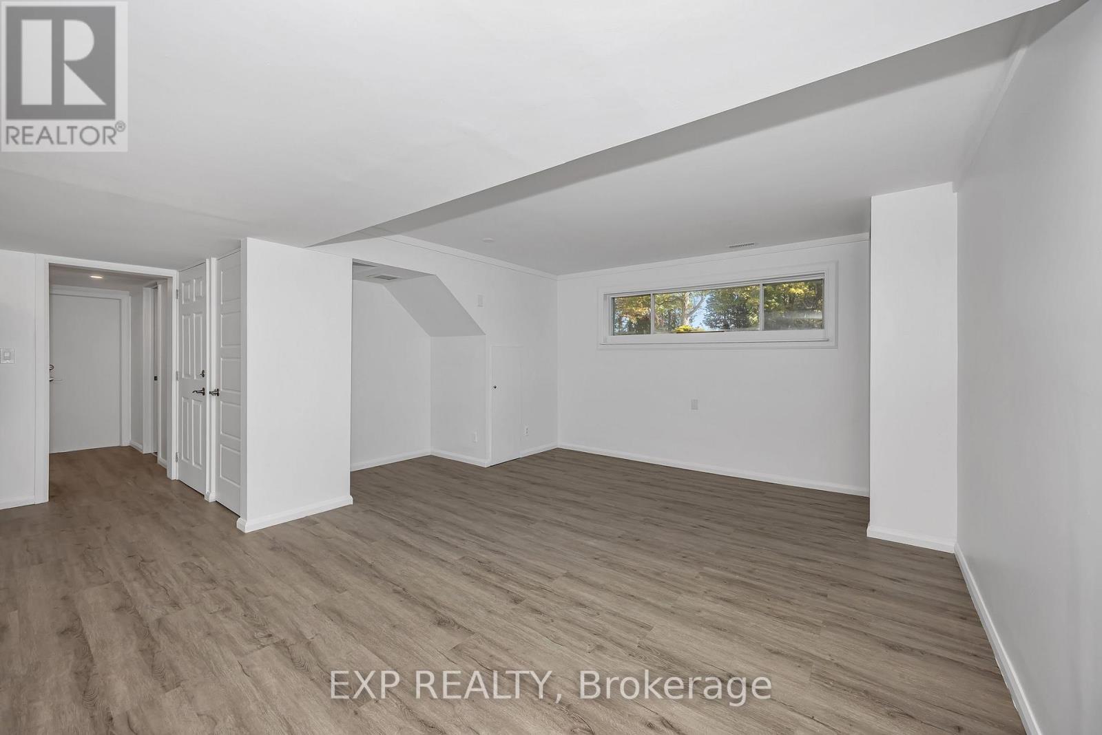 557 GLENVIEW ROAD - Image 24