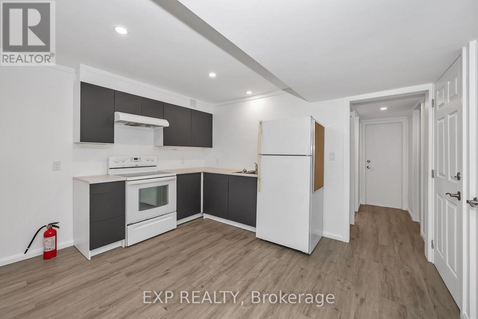 557 GLENVIEW ROAD - Image 25