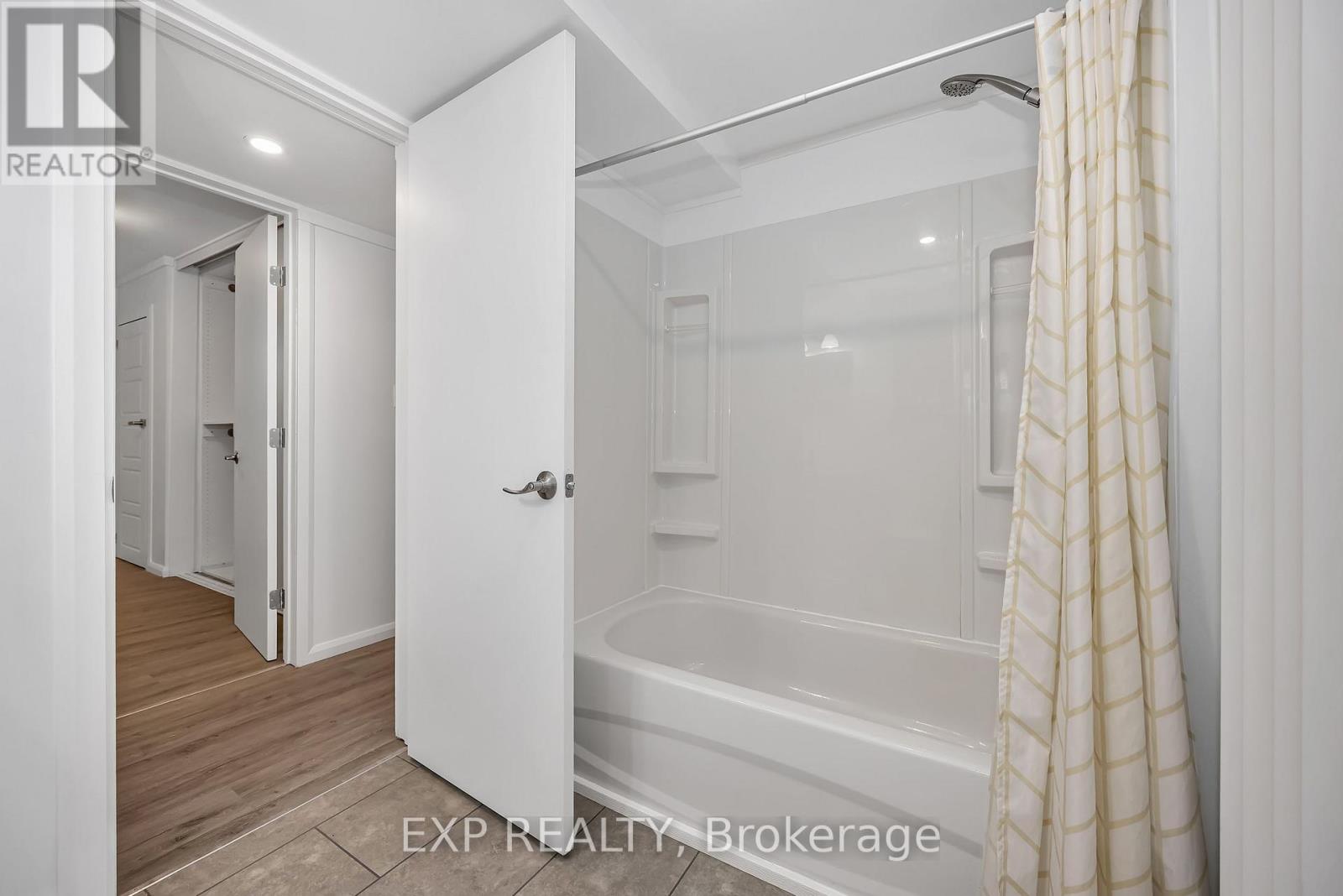 557 GLENVIEW ROAD - Image 28