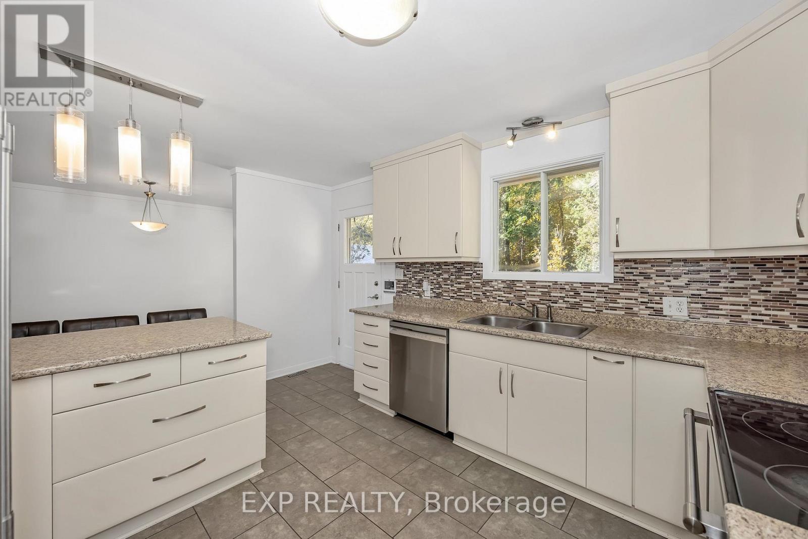 557 GLENVIEW ROAD - Image 9