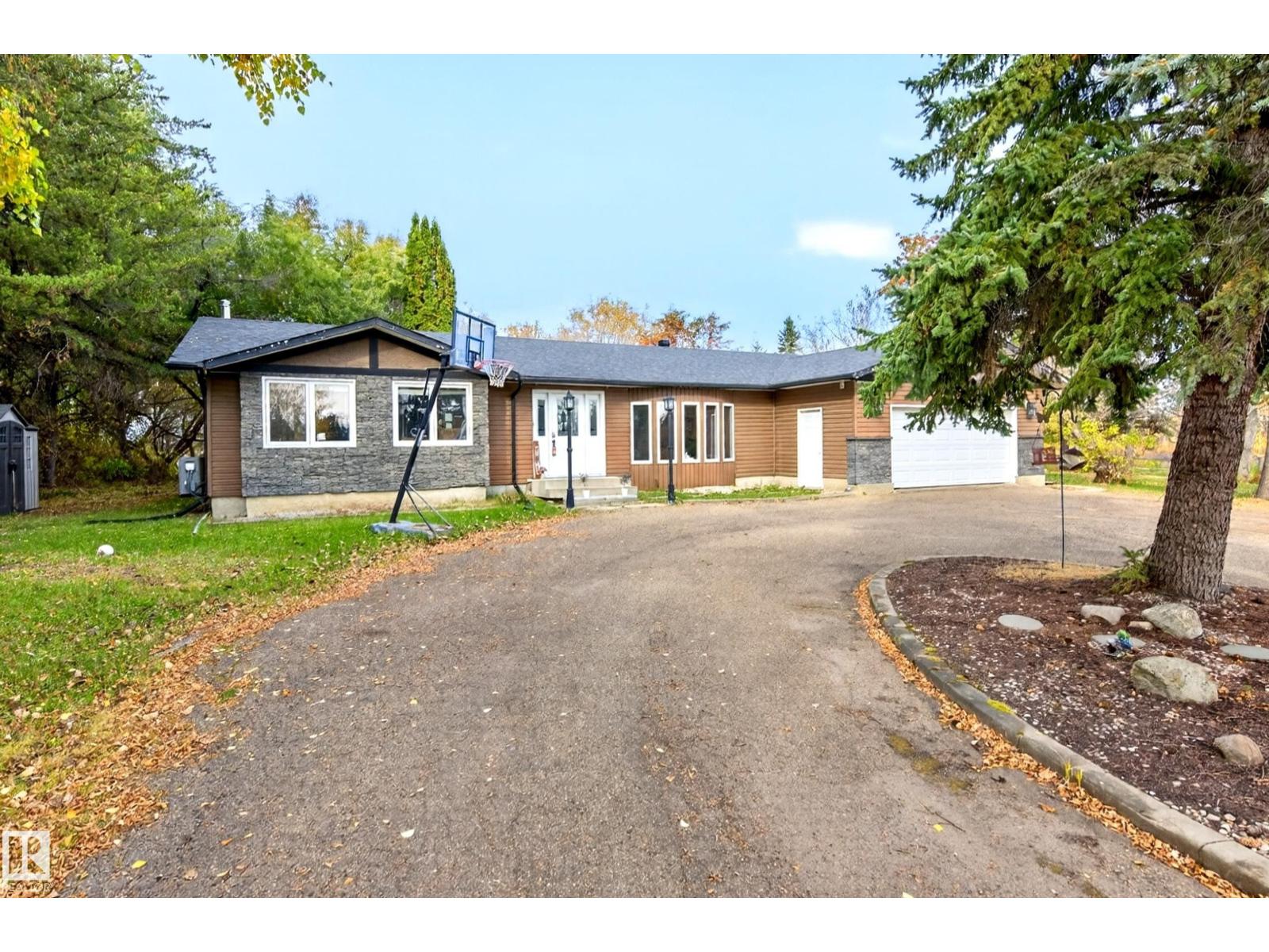 #26 52472 RGE ROAD 224 - 1
