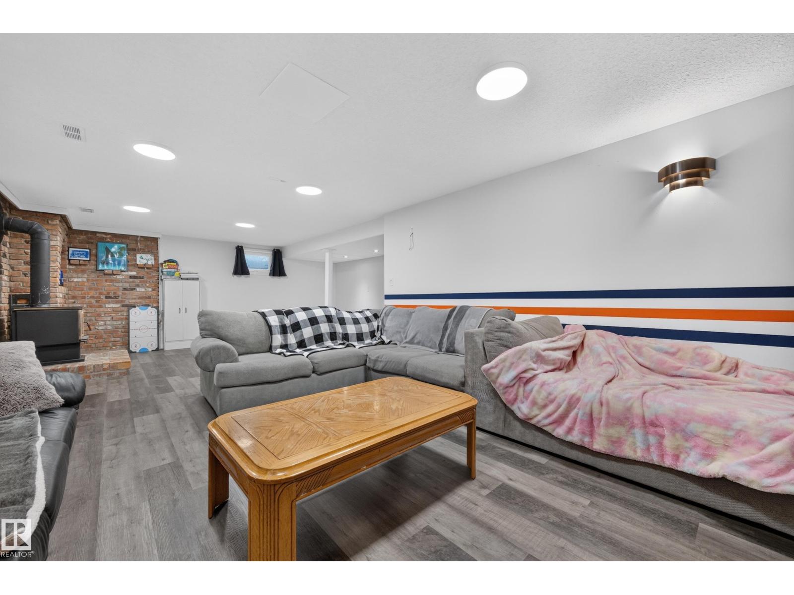 #26 52472 RGE ROAD 224 - 48