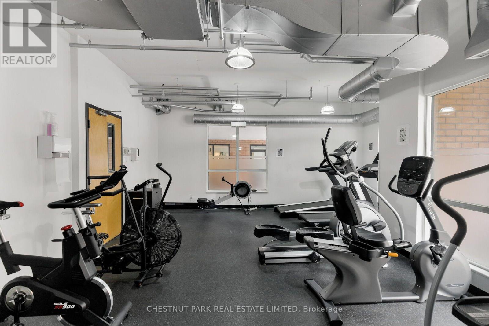 #611 800 KING STREET W - 32