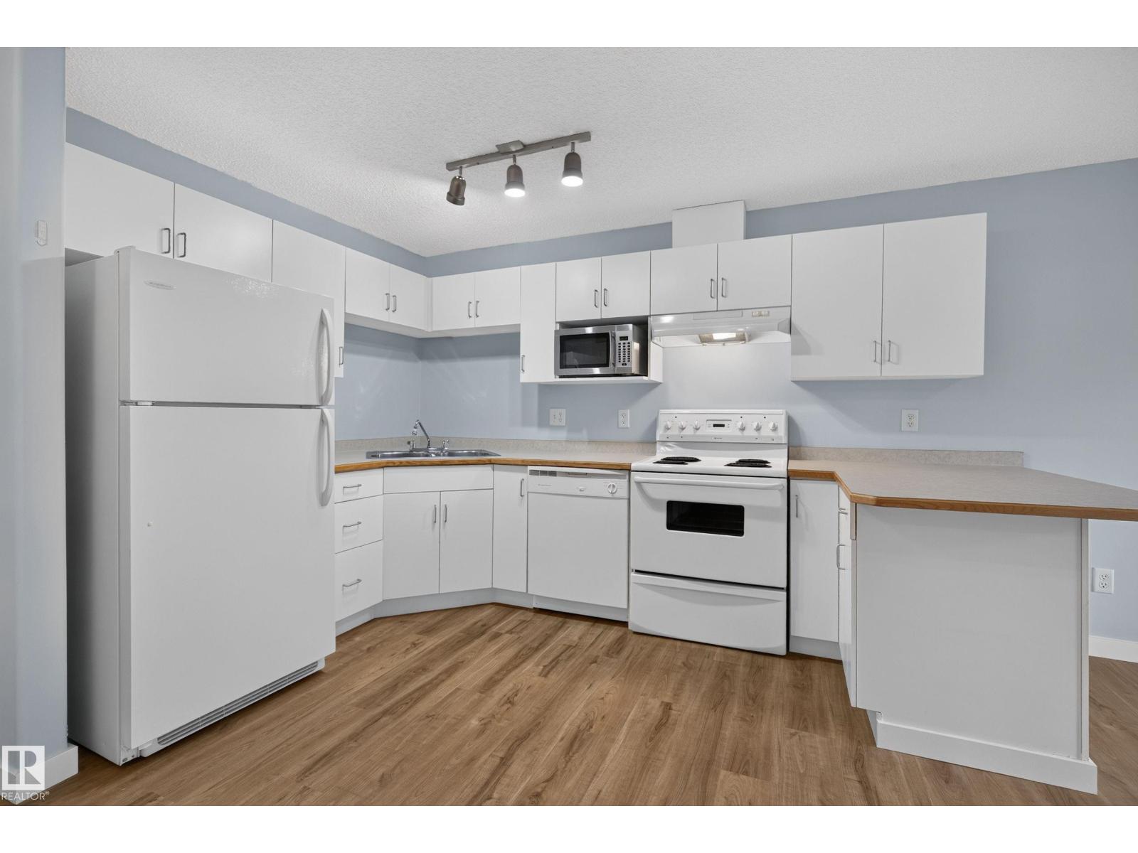 #118 10535 122 ST NW - 1