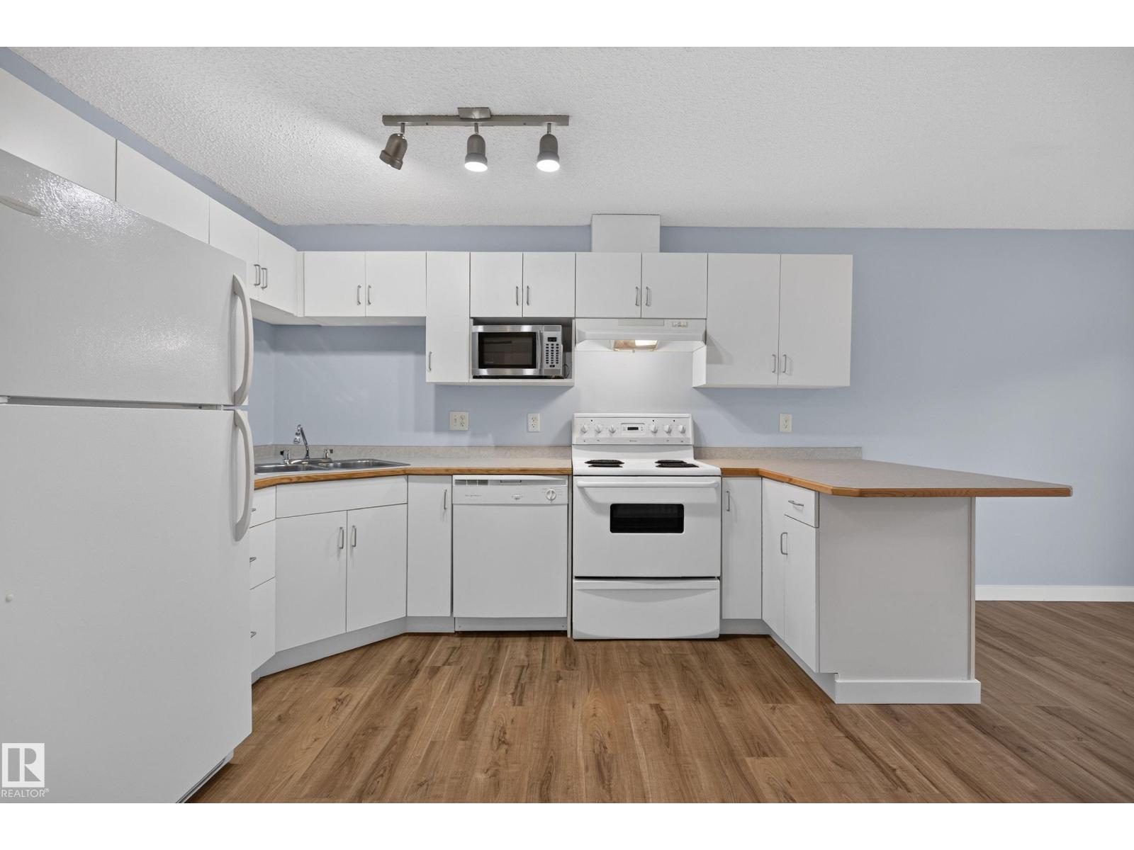 #118 10535 122 ST NW - 4