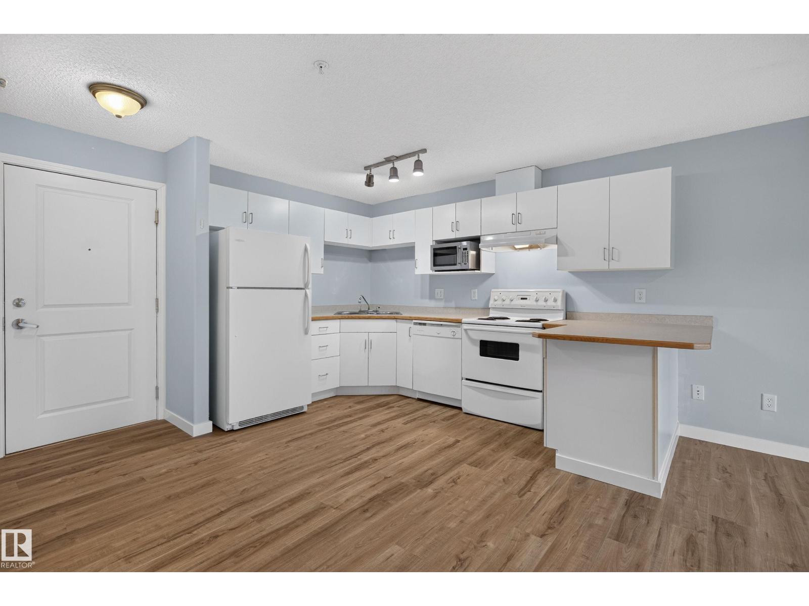 #118 10535 122 ST NW - 7